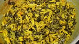 টক পাতা দিয়ে ছোট বেলে মাছ রান্না।Small fish cooked with sour leaves.