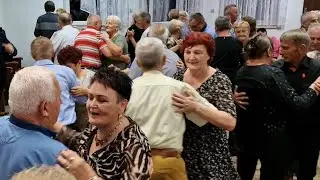 Sycyna, wspaniałe miejsce zabaw ludowych, dzisiaj zagra dla Was kapela Zdzisława Kwapińskiego.