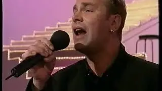 TAUSKI PELTONEN - Minä muistelen sinua. Sov. Jari Puhakka (Tuttu Juttu Show, TV2)
