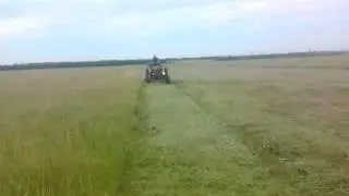 ДТ-20 косит сено
