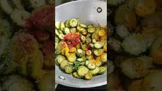 #Shorts Karela Recipe II Karela Pyaz Ki sabji #karela #ashortaday #lunch #sabji #heenadiwan