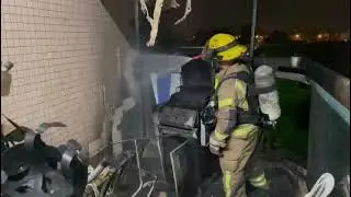 מנגל גז יצא משליטה והעלה באש את המרפסת (צילום: כבאות והצלה)
