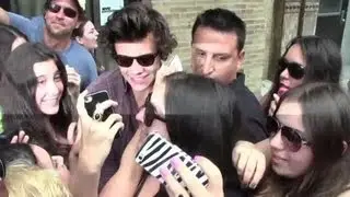 Win a Date With Harry Styles at Charity Auction - Splash News | Splash News TV | Splash News TV