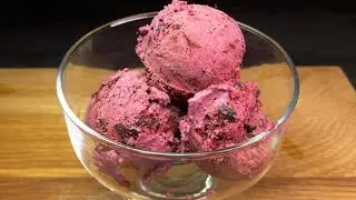 Blaubeereis, das mit seinem Geschmack auffällt! Unglaublich einfach und lecker!