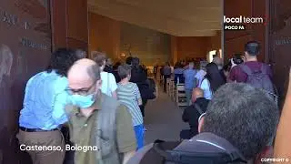 LIVE Castenaso, l'ultimo saluto a Giulia ed Alessia Pisanu, investite da un treno: diretta video