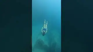 Girl - Freediving WITHOUT FINS. #shorts #travel #freediving