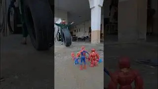 Spiderman avengers save city from giant tyre attack