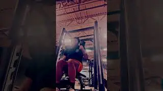 KEEP GOING 🗣️ just because it&rsquo;s Friday doesn&rsquo;t mean the work is ove!! #workoutmotivation #hardwork