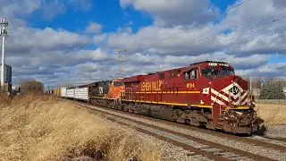 NS 8104 (Lehigh Valley Heritage unit) leads CN A490-81 through Plainfield, IL (11/27/2025)