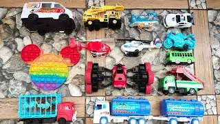 Menemukan Mainan Mobil Monster, Mobil Hewan, Bus Tayo, Police Helicopter, Police Car, Train