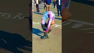 Gold Statue and Contortionist girl in London  #contortiongirl #statue #contortionist #flexiblegirl