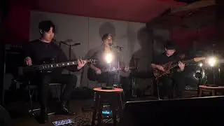 이상의날개 - 어느 날 둔촌동역 앞 횡단보도를 걷다가 가만히 서서 바라본 하늘(2025.12.6_@생기스튜디오)
