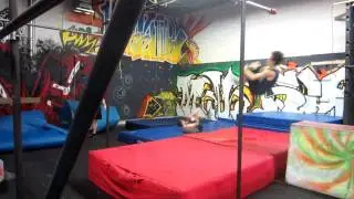The awesome threesome tricking and freerunning @ UE