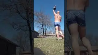 💪🏽Outdoor kettlebell flow in a kiniki 🌞🌞