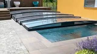 Pool&uuml;berdachung mit Garage und Solarantrieb
