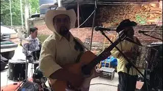 02 LOS TROMPAS