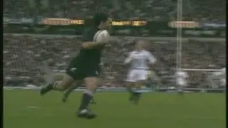 Doug Howlett burns Jason Robinson
