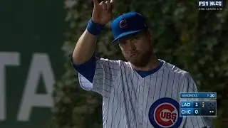 NLCS Gm2: Zobrist leaps to snag Pederson's fly ball