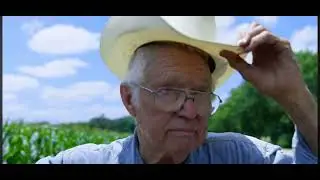Lonnie Joe Edwards in a Barrow Brewing commercial for Hat Tip beer