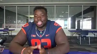 Illinois nose tackle Calvin Avery