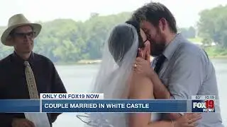 Couple gets married at White Castle