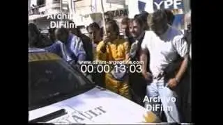 DiFilm - Blooper Carlos Menem en largada Rally La Rioja (1996)