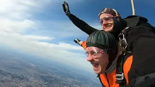 Sami Kuronen toteutti bucket list -haaveensa laskuvarjohypyst&auml; &ndash; katso video!