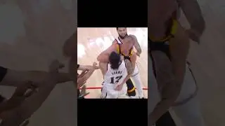 Steven Adams and Mason Plumlee get into a scuffle that leads to ejections.