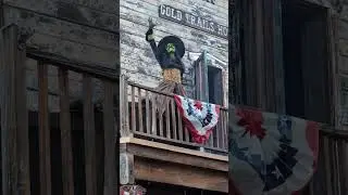 The Green Witch on Top of Gold Trails Hotel 7:00pm 8/22/24: 2024 Knott's Scary Farm