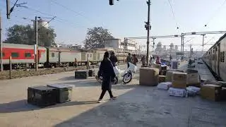 15120 Dehradun - Banaras Express arriving Lucknow 🚉