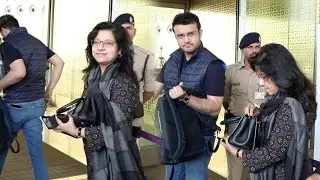 Sourav Ganguly with his wife Dona Ganguly spotted at Mumbai Airport | CCL