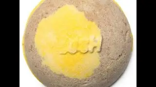 Lush Cosmetics Honey bee bath bomb demo