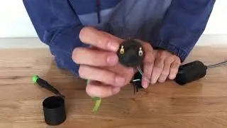 How to take apart a light bulb socket