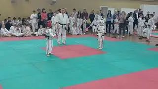 Соревнования. Семён 8 лет. Белый шлем