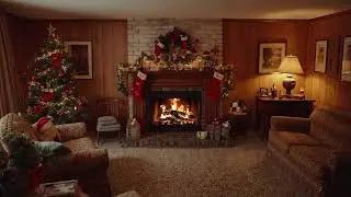 Retro 1980s Holiday Fireplace (12 Hours 4K) &ndash; Cozy Christmas Ambience & Crackling Fire Sounds