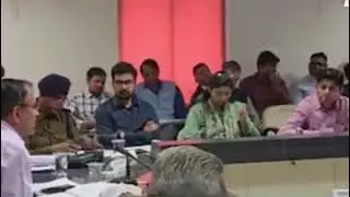 Ravindra Singh Bhati aur Umeda Ram Beniwal ne milkar Barmer Collector aur adhikāriyon ko khud sunā .