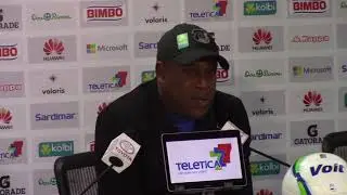Golpe en la mesa y Medford explotó en Conferencia de prensak