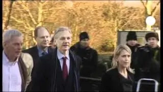 Assange back in court to fight extradition
