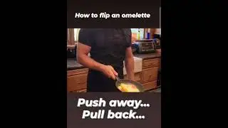 How to flip an #omelette #breakfast #eggs #cookinghacks #recipes #cookingtips #chef #food #foodie