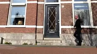Er even tussen uit