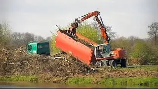 Mobilbagger Terex TW160 verl&auml;dt Holz / Wheeled excavator Terex TW160