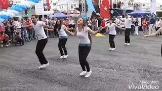 Roadshow dance in marashtrian style