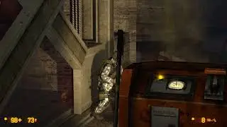 a HECU soldier has a mental breakdown in black mesa