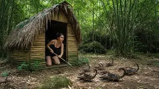 Jungle War: Defending My Shelter from a Horde of Giant Scorpions After Building It!