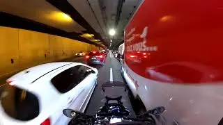 Angle mort et portable au volant vus d'une moto