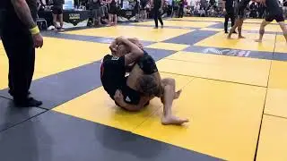 Bottom side control Triangle + Americana 