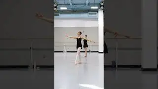 Главный плиточник компании NYCB, Пек, объясняет логику фокусировки взгляда и ударение в слове &eacute;ca...