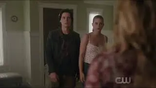 Jughead Finds Out About Betty&rsquo;s Seizure | 3x02 | Riverdale