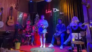 Lãng Du 388/11 Trần Cao Vân Đà Nẵng CK: Mùa Xuân Đang Đến ST: Quốc Hùng TB : Huyền Tôn