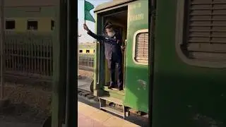 👑Green Line 6🚦🚥 Down | ✨Guard&rsquo;s Beautiful Whistle Signal to Depart Train🚆 | Pakistan🇵🇰 Railways🚂🚃
